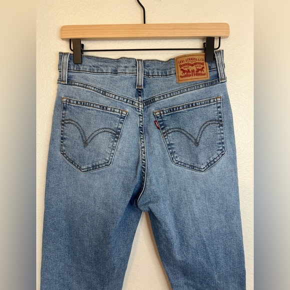 Levi’s Wedgie Straight Stretch Jean Size 28 - Picture 8 of 13